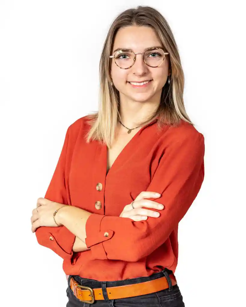 potrait de Pauline, mademoiselle image, photographe professionnelle basée à Clermont-ferrand en Auvergne - pilote de drone pour photos aérienne, photos corporate et suivi de chantier