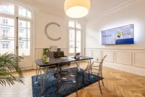 Moderniser l'image de son entreprise : Intérieur lumineux d’un bureau – Puy-de-Dôme - Photographe immobilier à Clermont-Ferrand – image pour agence en Auvergne